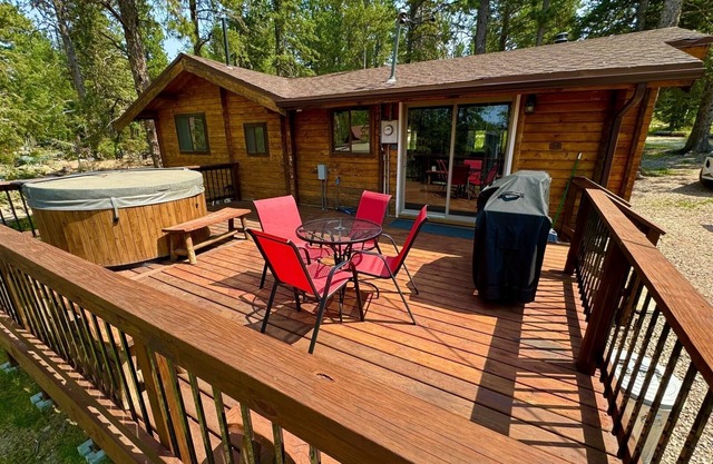 Gold Run-Cozy Cabin with Hot Tub, SatTV, AC, Wooded View
