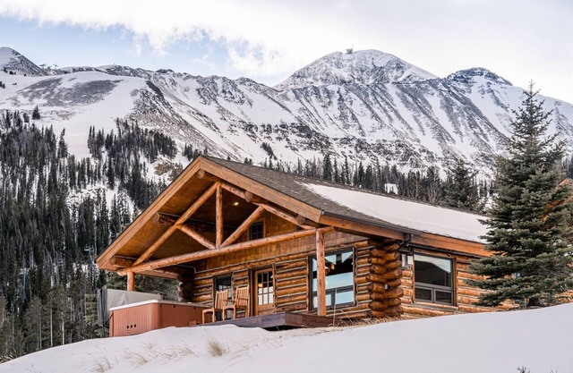 Neu bei VRBO! Ski-in / out Cowboy Heaven Hütte auf Powder River Skipiste / Whirlpool