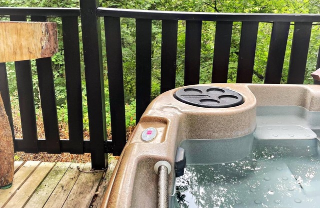 Woodland Lodge - Hot Tub - Woodland Lodges - Carmarthenshire - Tenby