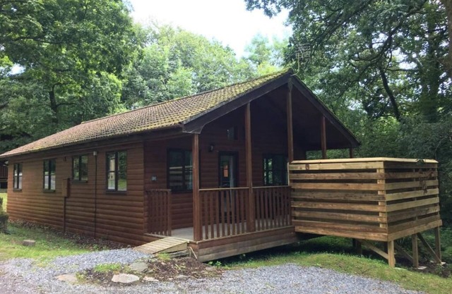 Goldcrest 4-Whirlpool-Woodland Lodges-Carmarthenshire-Tenby