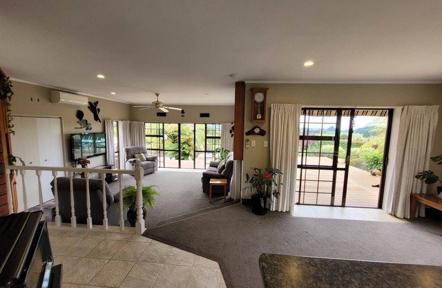 Golden Bay Pool & Views; March & April availability 2023