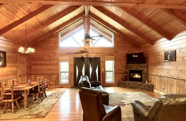 Golden Bear - 5 Bedrooms, 3 Baths, Sleeps 10 by RedAwning
