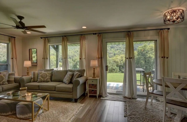 Golden Bear- lovely one bedroom with fireplace