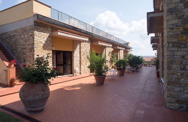 Apartment in San Donato in Poggio mit Gemeinschaftspool