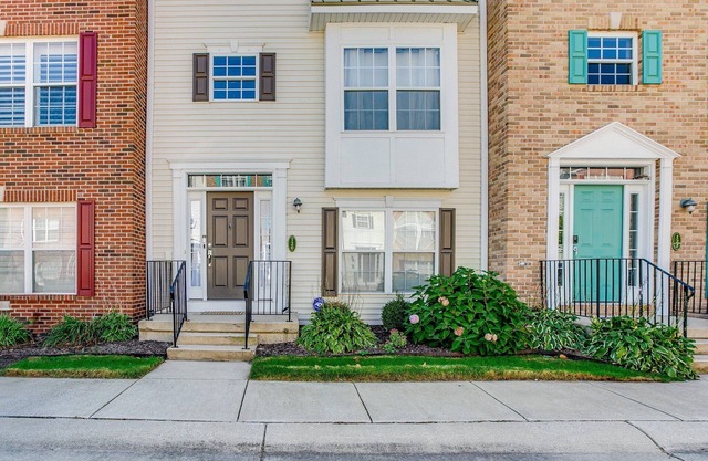 Golden Dome Getaway<>Townhome 1.5 mi To ND
