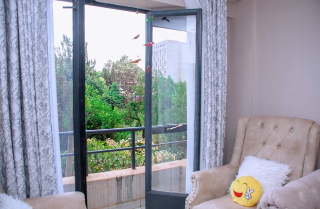 Golden Glow Suites - Thindigua