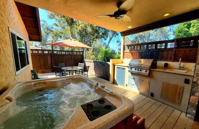 Golden Hill 2 bedroom with Hot Tub and Outdoor Shower! Stay for 30 days!