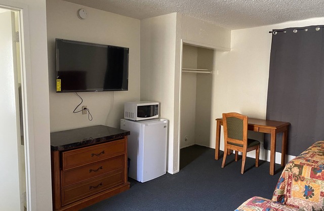 Golden Hills Motel