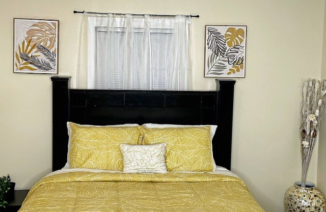 Golden Hour Cozy 1 Bd with Vibrant Game Room