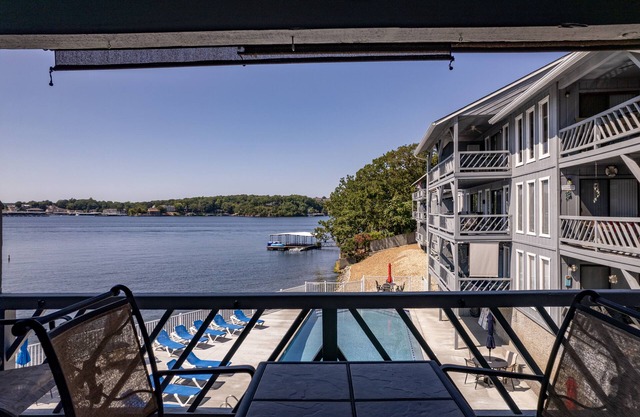 Golden Reef - Comfortable 2 Bdrm condo
