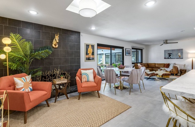 GoldFinger - Recently Renovated Palm Springs Luxury