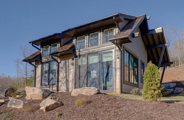 Golf and Riverfront Cottage | King Bed | Group Availability