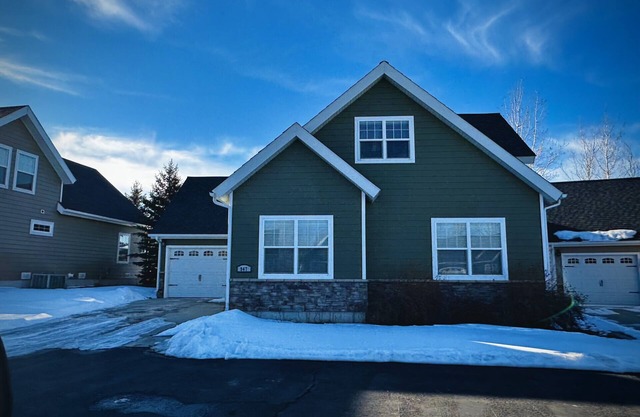 Golf Course Home w/Mtn Views, Hot Tub & Fireplace