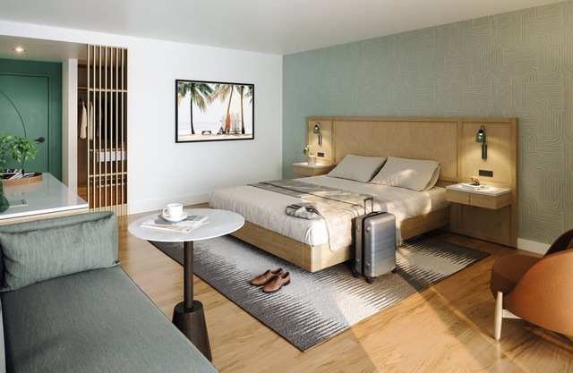 Golf Course Luxury Getaway w/ Spa, Pool & Sun-Kissed Beaches