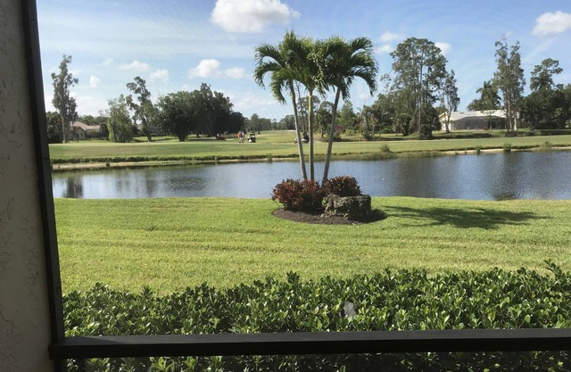 Golfplatz Veiw mit Blick auf den See