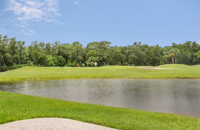 Blick auf den Golfplatz 3/2. 5 Stadthaus mit einer Garage für 2 Autos. Blick auf das Wasser! 1929T