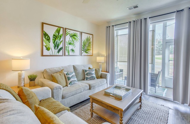 Golf Course View & Pool Access: River Oaks Condo