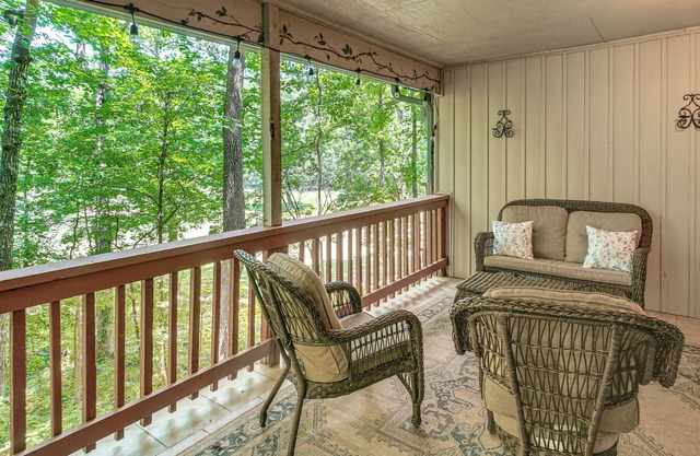 Golf Getaway w/9 Courses + Walk to Lake DeSoto