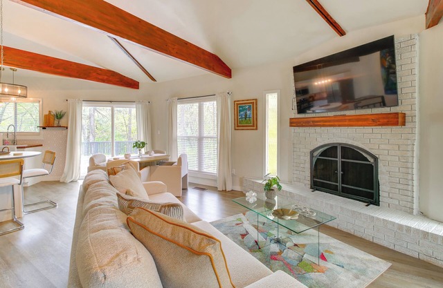 Golf Getaway w/ Pool Access Near Lake Catherine!