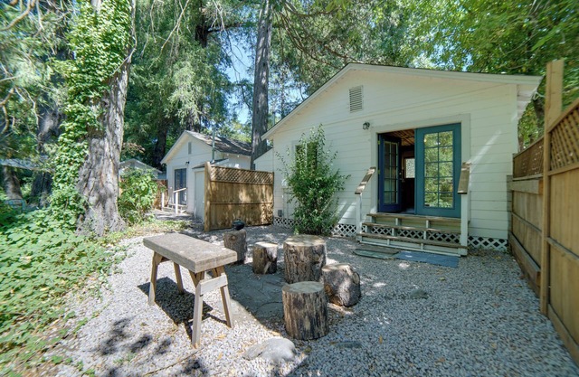 Golf & Hike: Cobb Mountain Cabin in Scenic Forest!