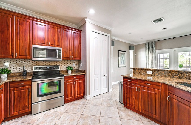 Golf & Hike: Lehigh Acres Home w/Pool & Lanai