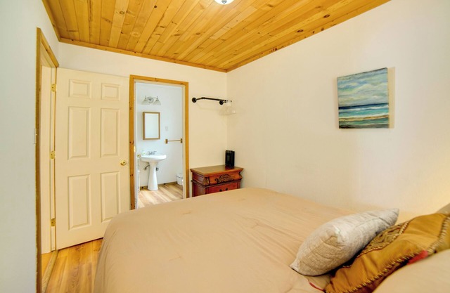 Golf, Hike, Sip Wine: Cobb Mountain Cabin w/ Patio