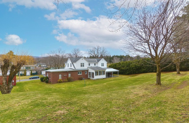 Golf House by Mt Greylock - Walkable Adventures!