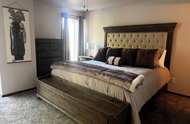Golf Lovers Townhouse, perfect for adult couples! 2 Bedrooms, 2.5 bathrooms.