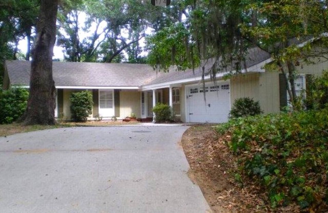 Golf retreat; 3/2.5, crib, mid island neighborhood across from Sea Palms Golf!