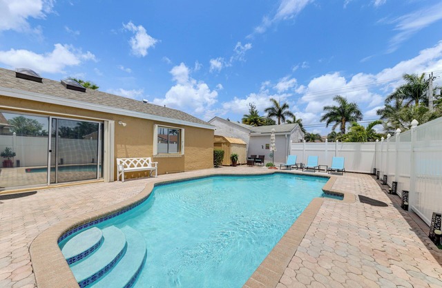 Golf & Shop: Gem w/ Private Pool in Boca Raton