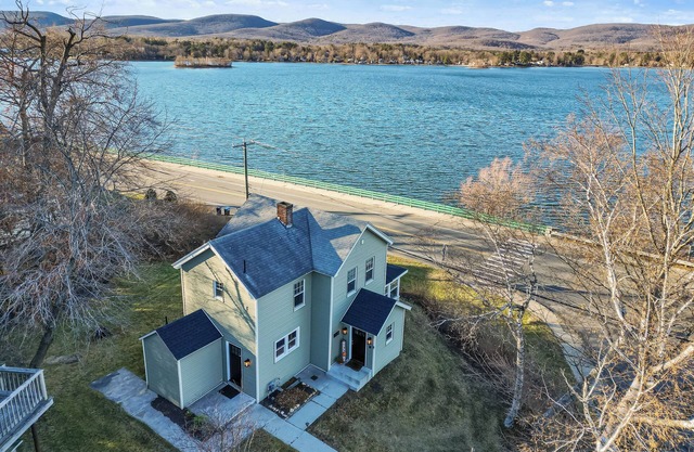 Golf, Swim & Ski: Gem w/Lake Access in Pittsfield