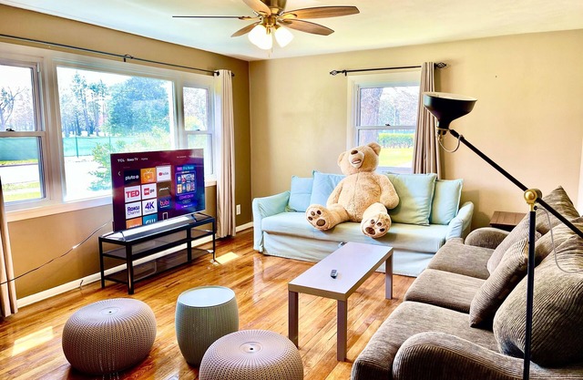 Golf View, Beautiful house, walk to ND, safe area