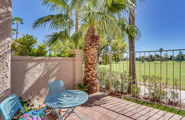 Golf View Resort wie im Herzen der Altstadt leben - 2 Bd + Den, 2 Ba, Garage!