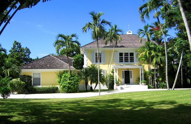 Golfcourse home in Lyford Cay