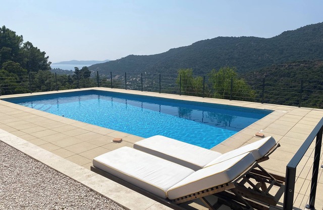 Golfe de St-Tropez 2-rooms apartment in magnificient villa large swimming pool