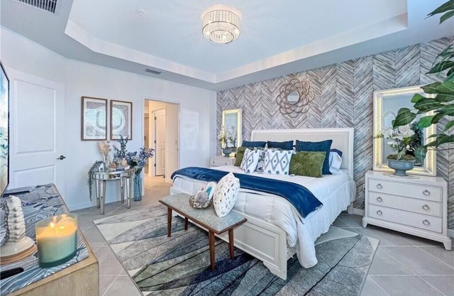 Golfer's Paradise! Professionally decorated condo now available with full golf!