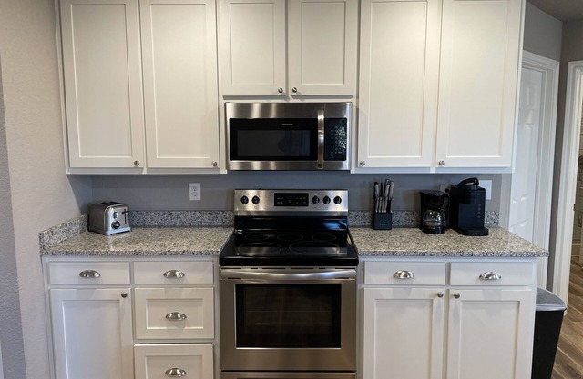 GOLFERS⛳️GETAWAY! 2/2 home on Twisted Oaks golf course, within minutes of lake