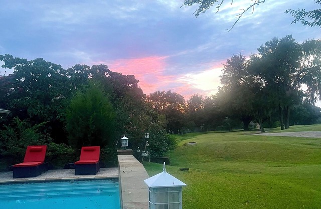 Golfers’ Paradise! 3BR Home/Pool/Golf View/Gated/Marina Access/tennis courts/gym