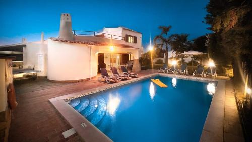 Golfinho by Check-in Portugal