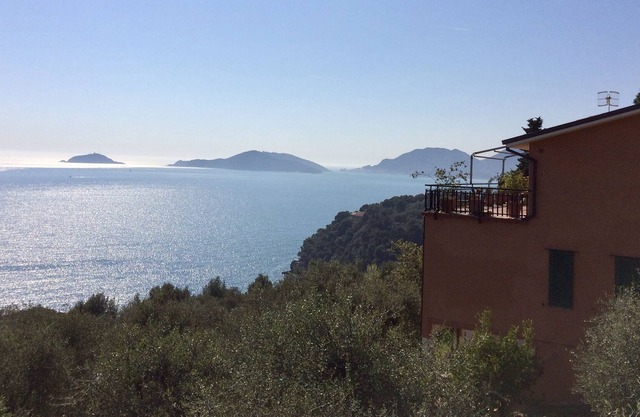 Golfo dei Poeti Apartment mit Terrasse und Gemeinschaftspool
