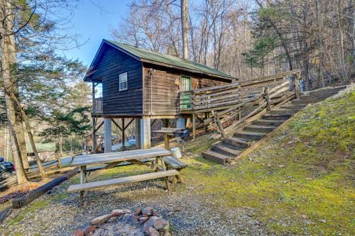 Gone Hiking Bryson City Cabin with Hot Tub and Grill