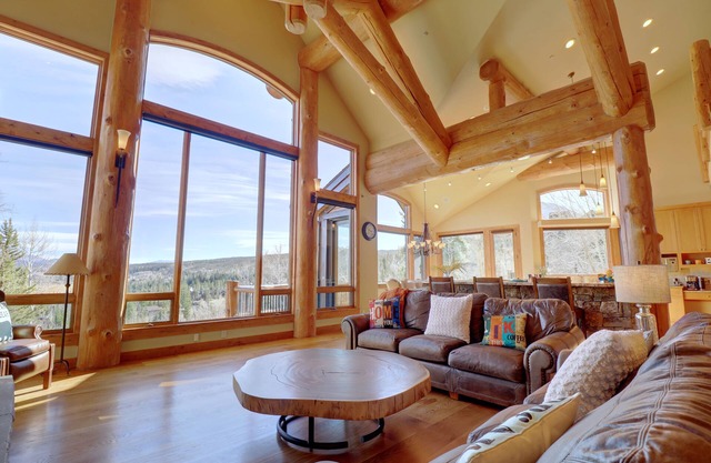 Good Elevations, Luxury Pet Friendly Home on Two Cabins Drive w/ Private hot tub