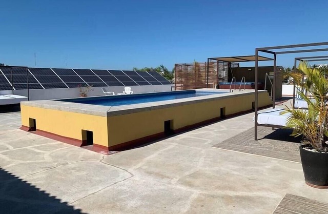 Good location! Versalles 3 blocks to the beach! ?