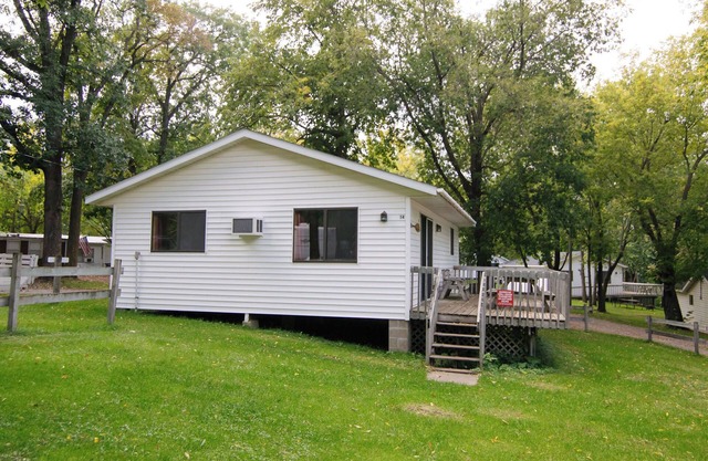 Good Ol' Days, a 3BR cabin with lake views situated at Riverside Resort
