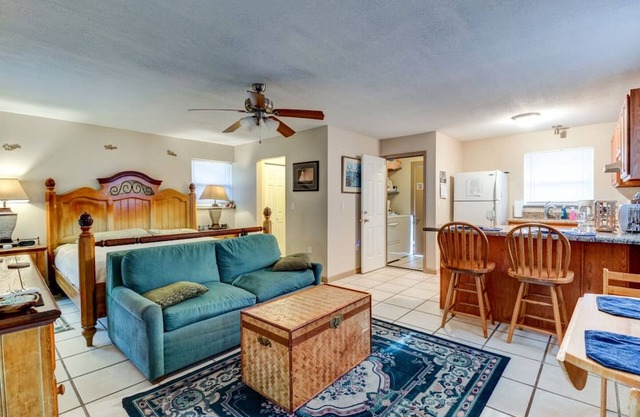 Good Old Days Cottage, King Bed, Pet Friendly
