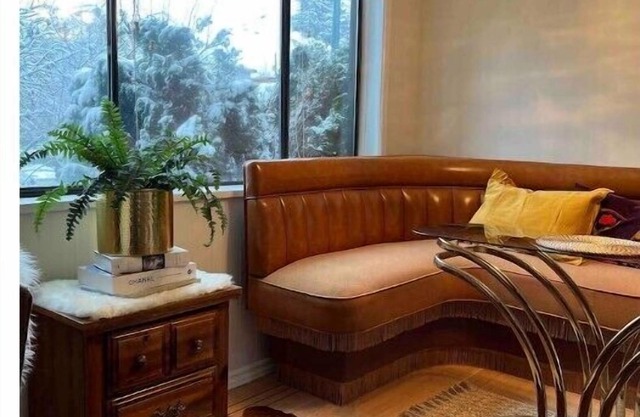 "Good Old Days: Retro Airbnb”