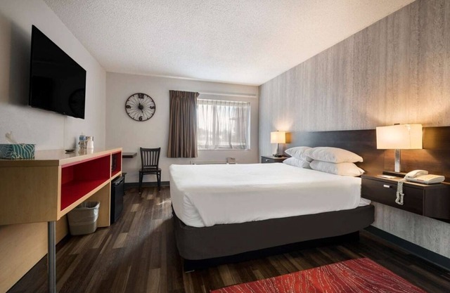 Good Value! Indoor Pool, Pet-friendly Property, Free Parking, Free Breakfast