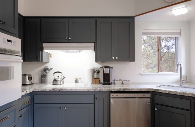 Good Vibes &Views, Pet-Friendly Upper Level Duplex