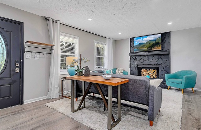 GoodKarma Rentals Spacious and Comfy Abode in Austell