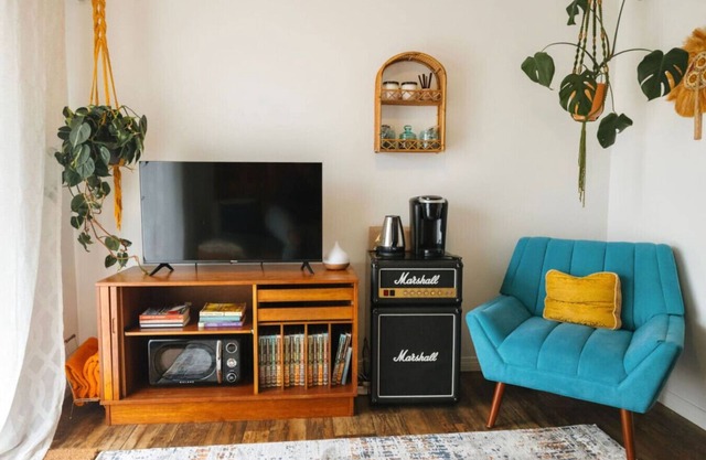 Goodnight Den Suite- Sleeps 2 -Downtown Tofino